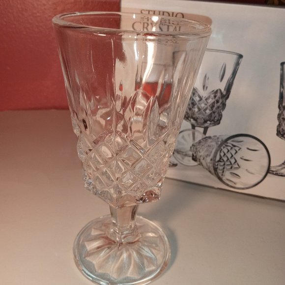STUDIO FINE CRYSTAL 4 1/2 oz FOOTED CLEAR GLASSES BY GODINGER - Picture 2 of 12
